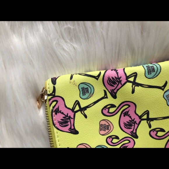 BRAND NEW w/o tags flamingo wristlet - Picture 3 of 3